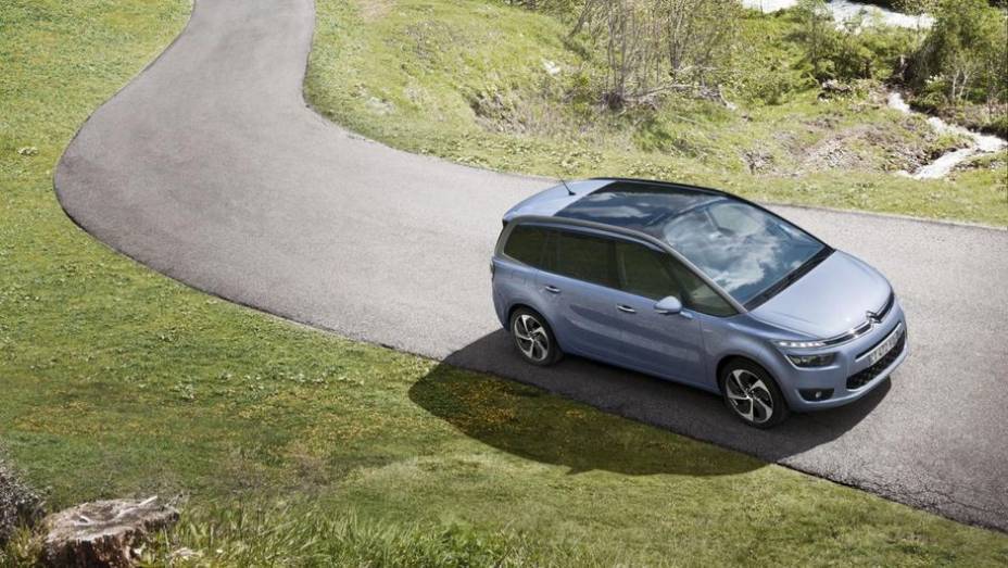 O modelo utiliza nova plataforma, a EMP2 | <a href="https://gutenberg.quatrorodas.abril.com.br/noticias/fabricantes/citroen-revela-grand-c4-picasso-2014-745123.shtml" rel="migration">Leia mais</a>