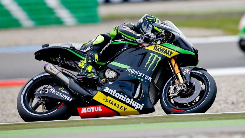 Pole-position, Cal Crutchlow terminou em terceiro | <a href="https://gutenberg.quatrorodas.abril.com.br/moto/noticias/motogp-rossi-reencontra-vitoria-assen-745441.shtml" rel="migration">Leia mais</a>