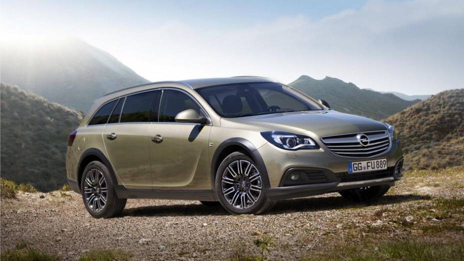 A Opel/Vauxhall revelou o Insignia Country Tourer | <a href="https://gutenberg.quatrorodas.abril.com.br/saloes/frankfurt/2013/opel-insignia-country-tourer-752099.shtml" rel="migration">Leia mais</a>