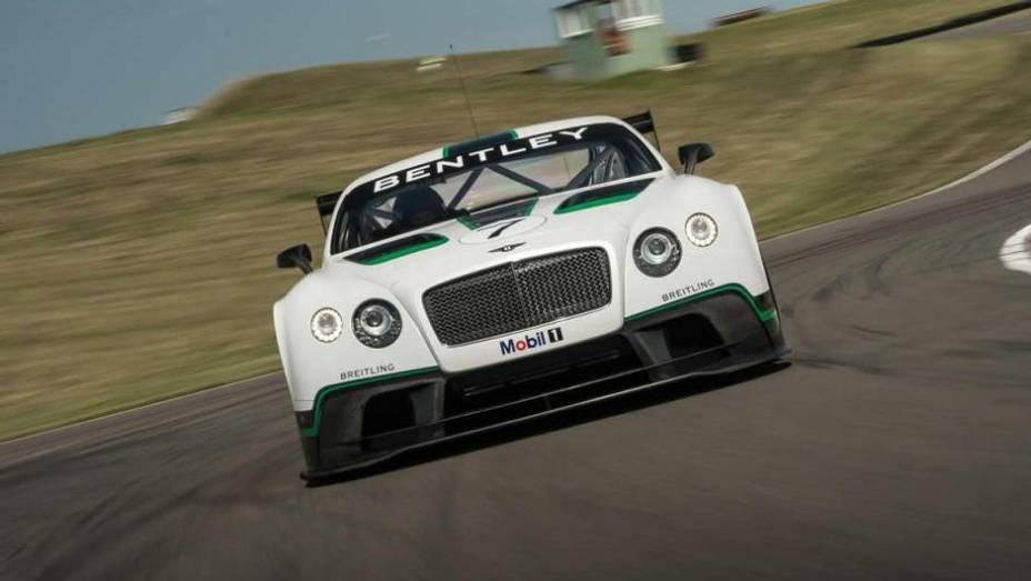 É utilizado câmbio sequencial de seis marchas, com controle eletrônico do diferencial. A tração é traseira | <a href="https://gutenberg.quatrorodas.abril.com.br/noticias/fabricantes/bentley-apresenta-continental-gt3-goodwood-746678.shtml" rel="migration">Leia mais</a>