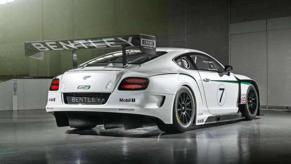 Assim, o peso do modelo fica em 1.300 kg | <a href="https://gutenberg.quatrorodas.abril.com.br/noticias/fabricantes/bentley-apresenta-continental-gt3-goodwood-746678.shtml" rel="migration">Leia mais</a>