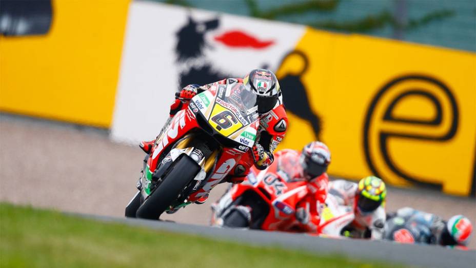 Stefan Bradl (LCR Honda MotoGP), com o apoio da torcida alemã, largará em quarto | <a href="https://gutenberg.quatrorodas.abril.com.br/moto/noticias/motogp-marquez-conquista-pole-alemanha-746854.shtml" rel="migration">Leia mais</a>