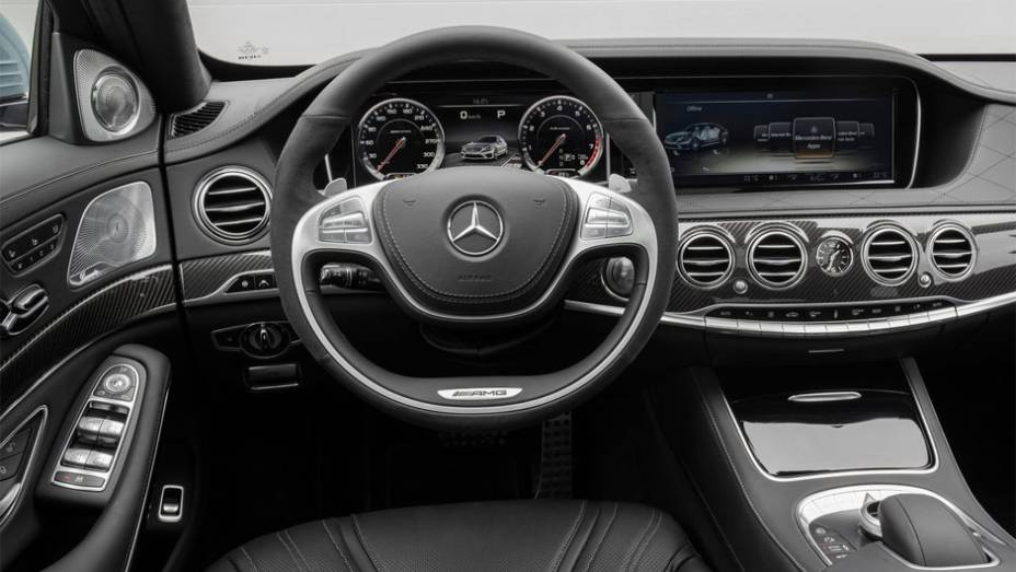 O Mercedes S63 AMG chegará às concessionárias dos Estados Unidos e do Reino Unido no último bimestre deste ano | <a href="https://gutenberg.quatrorodas.abril.com.br/saloes/frankfurt/2013/mercedes-benz-s63-amg-751703.shtml" rel="migration">Leia mais</a>