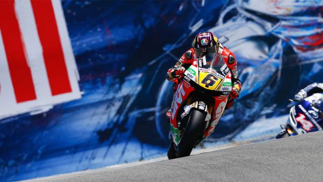 Stefan Bradl (LCR Honda MotoGP) conquistou a pole position neste sábado | <a href="https://gutenberg.quatrorodas.abril.com.br/moto/noticias/motogp-bradl-surpreende-pole-eua-747594.shtml" rel="migration">Leia mais</a> Stefan Bradl (LCR Honda MotoGP) conquistou a pole position neste sábado | <a href="https://gutenberg.quatrorodas.abril.com.br/moto/noticias/motogp-bradl-surpreende-pole-eua-747594.shtml" rel="migration">Leia mais</a>