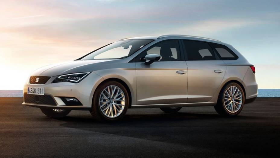 A Seat divulgou as primeiras fotos oficiais do novo Leon Sports Tourer | <a href="https://gutenberg.quatrorodas.abril.com.br/saloes/frankfurt/2013/seat-leon-st-752095.shtml" rel="migration">Leia mais</a>