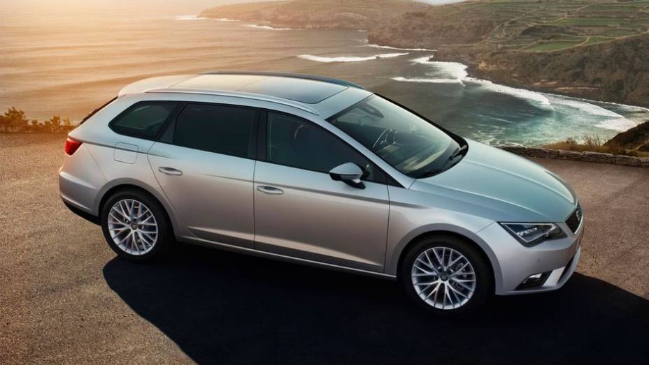 A perua será apresentada oficialmente ao público durante o Salão de Frankfurt, em setembro | <a href="https://gutenberg.quatrorodas.abril.com.br/saloes/frankfurt/2013/seat-leon-st-752095.shtml" rel="migration">Leia mais</a>
