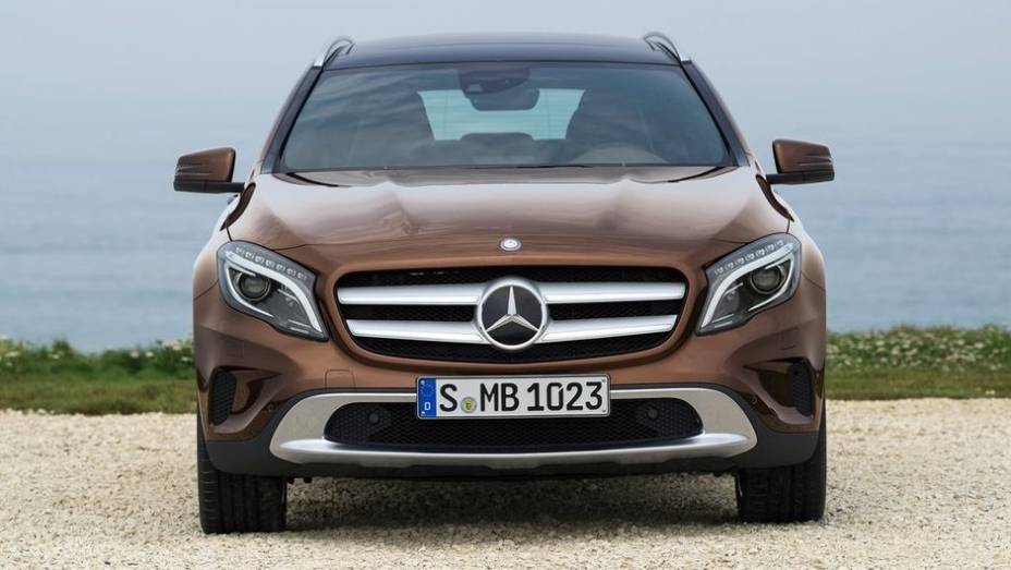 Os motores a gasolina incluem as vers&otilde;es 1.6 l com 156 cv, no GLA 200, e 2.0 l com 211 cv, no GLA 250 | <a href="https://gutenberg.quatrorodas.abril.com.br/saloes/frankfurt/2013/mercedes-benz-gla-752127.shtml" rel="migration">Leia mais</a>