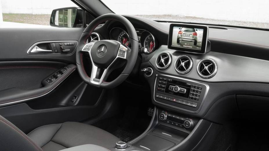 O GLA 250 equipado com o câmbio 4MATIC, segundo a Mercedes-Benz, fará de 0 a 100 km/h em 6,5 segundos, antes de alcançar uma velocidade máxima de 233 km/h | <a href="https://gutenberg.quatrorodas.abril.com.br/saloes/frankfurt/2013/mercedes-benz-gla-752127.shtml" rel="migration">Lei</a> O GLA 250 equipado com o câmbio 4MATIC, segundo a Mercedes-Benz, fará de 0 a 100 km/h em 6,5 segundos, antes de alcançar uma velocidade máxima de 233 km/h | <a href="https://gutenberg.quatrorodas.abril.com.br/saloes/frankfurt/2013/mercedes-benz-gla-752127.shtml" rel="migration">Lei</a>