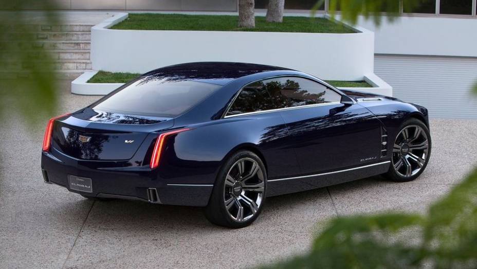 De acordo com a marca, o modelo representa o próximo passo do conceito de design Art & Science, já empregado em outros de seus veículos | <a href="https://gutenberg.quatrorodas.abril.com.br/noticias/fabricantes/cadillac-elmiraj-concept-revelado-750167.shtml" rel="migration">Leia ma</a>