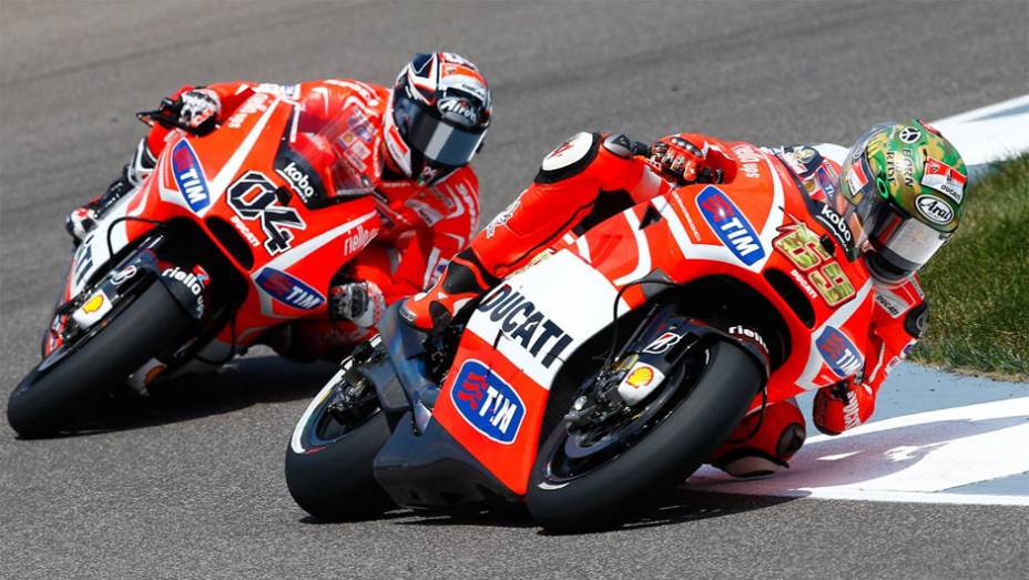 Nicky Hayden e Andrea Dovizioso deixaram a Ducati com o nono e o décimo lugar | <a href="https://gutenberg.quatrorodas.abril.com.br/moto/noticias/motogp-marquez-vence-indianapolis-750342.shtml" rel="migration">Leia mais</a>