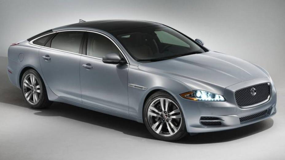 A Jaguar apresentou nesta terça-feira (20) o modelo 2014 do sedã XJ | <a href="https://gutenberg.quatrorodas.abril.com.br/noticias/fabricantes/jaguar-revela-xj-2014-750619.shtml" rel="migration">Leia mais</a>