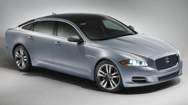A Jaguar apresentou nesta terça-feira (20) o modelo 2014 do sedã XJ | <a href="https://gutenberg.quatrorodas.abril.com.br/noticias/fabricantes/jaguar-revela-xj-2014-750619.shtml" rel="migration">Leia mais</a> A Jaguar apresentou nesta terça-feira (20) o modelo 2014 do sedã XJ | <a href="https://gutenberg.quatrorodas.abril.com.br/noticias/fabricantes/jaguar-revela-xj-2014-750619.shtml" rel="migration">Leia mais</a>