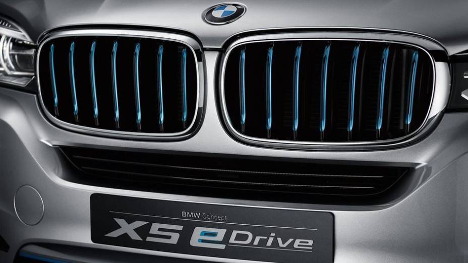 O Concept X5 eDrive pode rodar por até 30 quilômetros em modo exclusivamente elétrico | <a href="https://gutenberg.quatrorodas.abril.com.br//saloes/frankfurt/2013/bmw-concept-x5-edrive-752125.shtml" rel="migration">Leia mais</a>