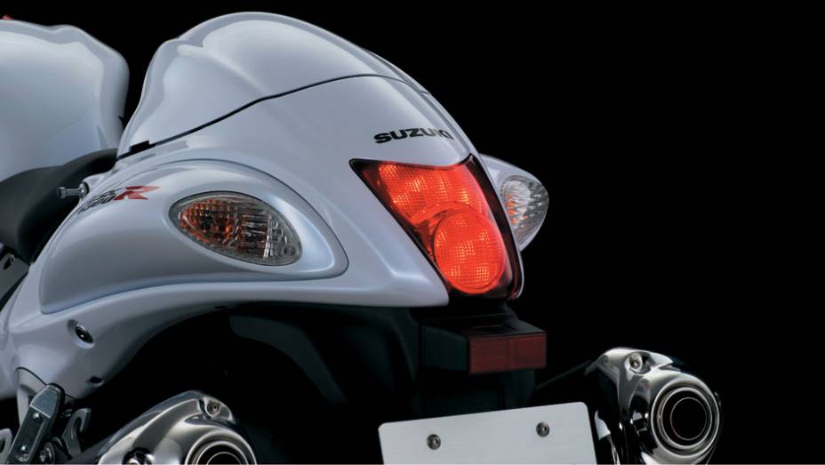 Seu torque máximo é de 15,81 mkgf a 7.200 rpm | <a href="https://gutenberg.quatrorodas.abril.com.br/moto/noticias/suzuki-hayabusa-2013-chega-ao-brasil-abs-751353.shtml" rel="migration">Leia mais</a>