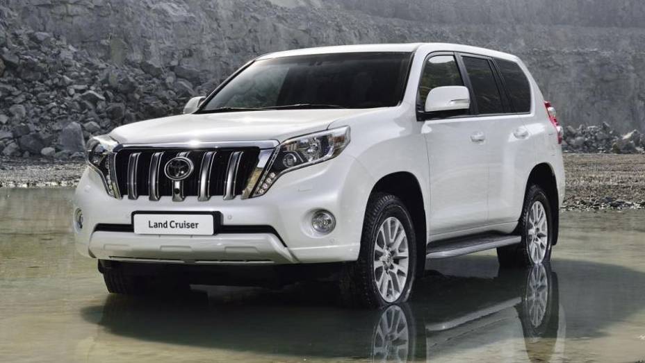 A Toyota exibiu fotos e divulgou informações oficiais sobre o modelo 2014 do SUV Land Cruiser | <a href="https://gutenberg.quatrorodas.abril.com.br/saloes/frankfurt/2013/toyota-land-cruiser-751783.shtml" rel="migration">Leia mais</a>