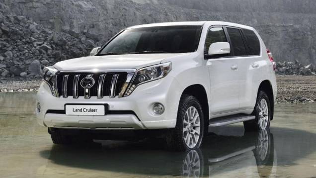 A Toyota exibiu fotos e divulgou informações oficiais sobre o modelo 2014 do SUV Land Cruiser | <a href="https://gutenberg.quatrorodas.abril.com.br/saloes/frankfurt/2013/toyota-land-cruiser-751783.shtml" rel="migration">Leia mais</a> A Toyota exibiu fotos e divulgou informações oficiais sobre o modelo 2014 do SUV Land Cruiser | <a href="https://gutenberg.quatrorodas.abril.com.br/saloes/frankfurt/2013/toyota-land-cruiser-751783.shtml" rel="migration">Leia mais</a>