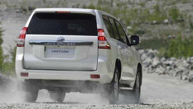 As opções de motorização são as mesmas do Land Cruiser anterior: 4.0 V6 a gasolina e 3.0 turbodiesel | <a href="https://gutenberg.quatrorodas.abril.com.br/saloes/frankfurt/2013/toyota-land-cruiser-751783.shtml" rel="migration">Leia mais</a> As opções de motorização são as mesmas do Land Cruiser anterior: 4.0 V6 a gasolina e 3.0 turbodiesel | <a href="https://gutenberg.quatrorodas.abril.com.br/saloes/frankfurt/2013/toyota-land-cruiser-751783.shtml" rel="migration">Leia mais</a>