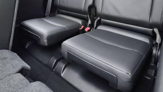 ...novo desenho dos bancos da segunda e terceira fileiras, entre outras novidades | <a href="https://gutenberg.quatrorodas.abril.com.br/saloes/frankfurt/2013/toyota-land-cruiser-751783.shtml" rel="migration">Leia mais</a> ...novo desenho dos bancos da segunda e terceira fileiras, entre outras novidades | <a href="https://gutenberg.quatrorodas.abril.com.br/saloes/frankfurt/2013/toyota-land-cruiser-751783.shtml" rel="migration">Leia mais</a>