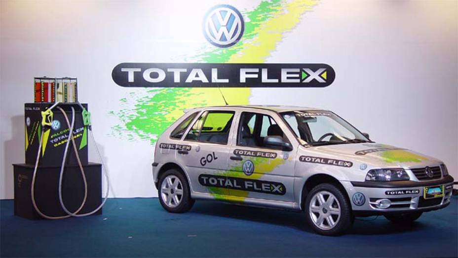Flex - Introduzido pela Volkswagen em 2003, o motor flex bebe álcool, gasolina ou qualquer mistura dos dois. Deu vigor extra ao campeão Gol e virou padrão do mercado.