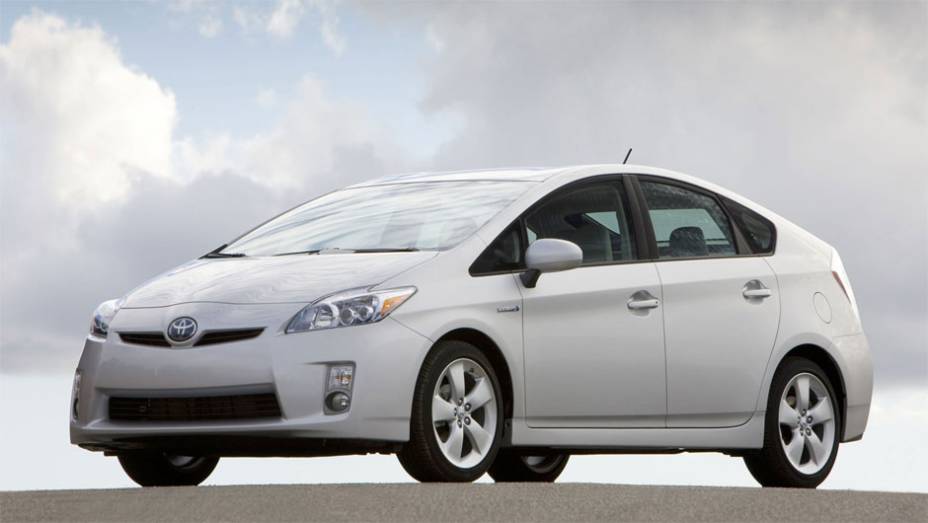 Híbrido - Com o sucesso do Toyota Prius, já na sua terceira geração, essa tecnologia conta com eletricidade e/ou gasolina para mover o carro e é a que mais se difunde.