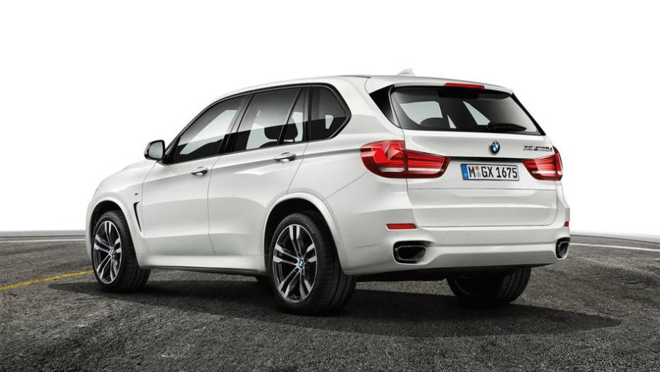 Tendo em conta este é um modelo de desempenho da divisão Motorsport, o X5 M50d está equipado com suspensão adaptativa | <a href="https://gutenberg.quatrorodas.abril.com.br/noticias/fabricantes/bmw-lanca-x5-m50d-2014-752000.shtml" rel="migration">Leia mais</a>