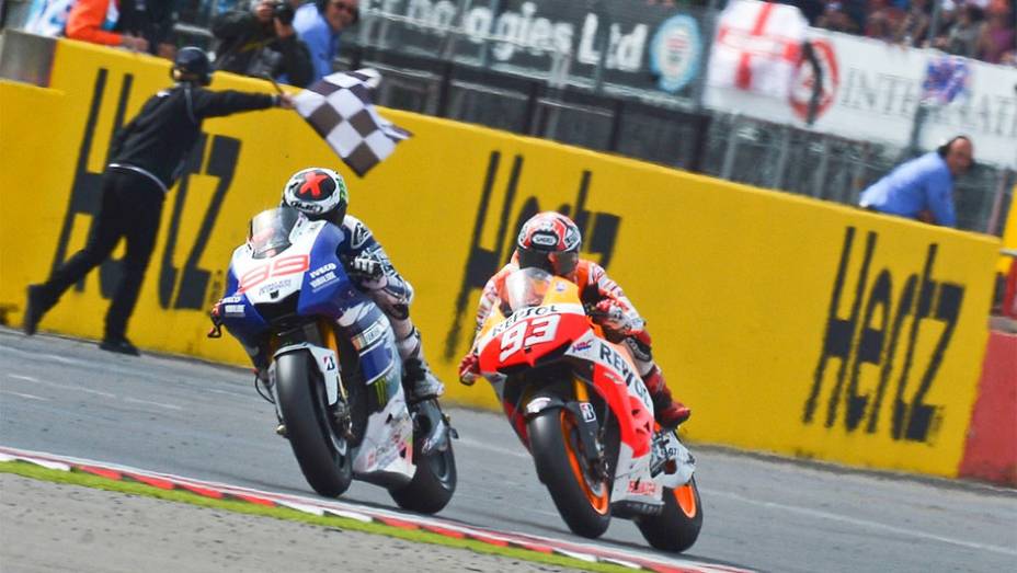 Jorge Lorenzo superou Marc Márquez em Silverstone | <a href="https://gutenberg.quatrorodas.abril.com.br/moto/noticias/motogp-lorenzo-bate-marquez-silverstone-752002.shtml" rel="migration">Leia mais</a>