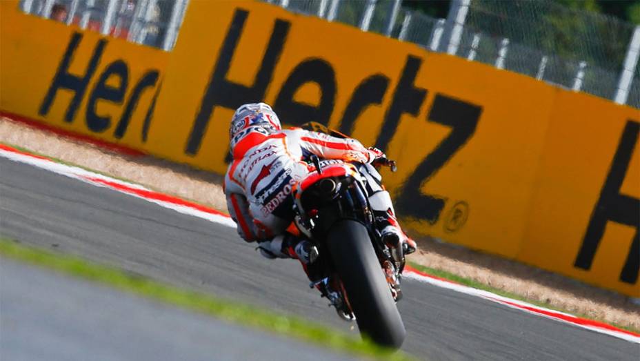 Dani Pedrosa, que terminou em terceiro, não conseguiu manter o ritmo forte e lutar pela vitória | <a href="https://gutenberg.quatrorodas.abril.com.br/moto/noticias/motogp-lorenzo-bate-marquez-silverstone-752002.shtml" rel="migration">Leia mais</a>