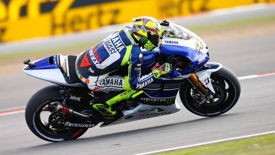 Valentino Rossi ficou com o quarto lugar no GP da Inglaterra | <a href="https://gutenberg.quatrorodas.abril.com.br/moto/noticias/motogp-lorenzo-bate-marquez-silverstone-752002.shtml" rel="migration">Leia mais</a>