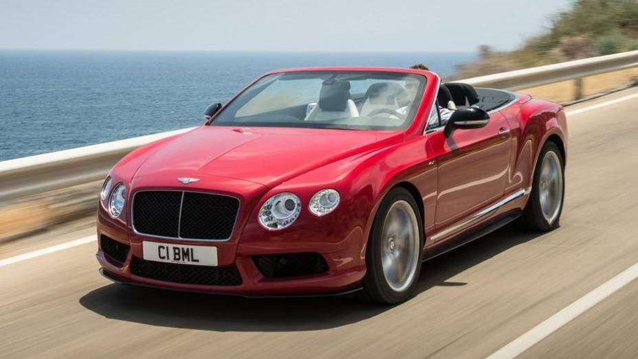 A Bentley estima que, com um tanque cheio, o modelo possa rodar por até 805 km, enquanto o consumo médio anunciado é de 9,5 km/l para o coupé e 9,2 km/l para o conversível | <a href="https://gutenberg.quatrorodas.abril.com.br/saloes/frankfurt/2013/bentley-continenta" rel="migration"></a>