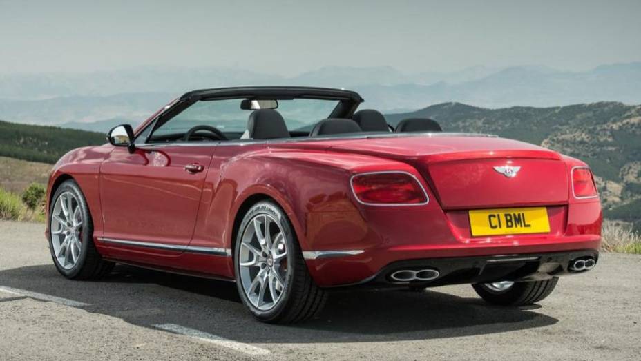 Já as emissões de CO2 estão cotadas, respectivamente, em 246 g/km e 252 g/km | <a href="https://gutenberg.quatrorodas.abril.com.br/saloes/frankfurt/2013/bentley-continental-gt-v8-s-752161.shtml" rel="migration">Leia mais</a>