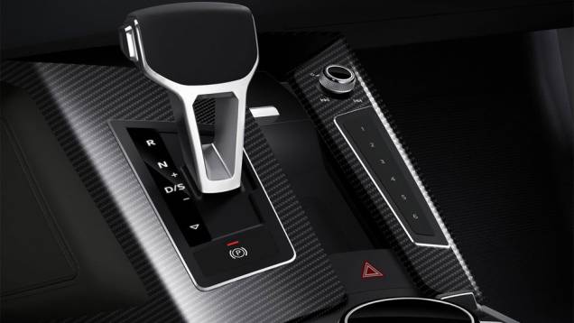 Transmissão automática sequencial de oito marchas | <a href="https://gutenberg.quatrorodas.abril.com.br/saloes/frankfurt/2013/audi-sport-quattro-752280.shtml" rel="migration">Leia mais</a> Transmissão automática sequencial de oito marchas | <a href="https://gutenberg.quatrorodas.abril.com.br/saloes/frankfurt/2013/audi-sport-quattro-752280.shtml" rel="migration">Leia mais</a>
