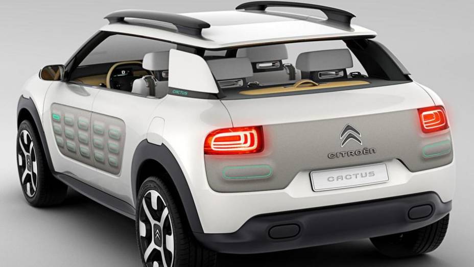 As bolsas estão na dianteira, na traseira e nas laterais | <a href="https://gutenberg.quatrorodas.abril.com.br/saloes/frankfurt/2013/citroen-cactus-concept-752359.shtml" rel="migration">Leia mais</a>