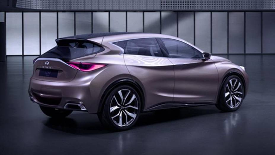 O modelo utiliza a plataforma MFA, a mesma utilizada em alguns carros da Mercedes-Benz, como Classe A e Classe B | <a href="https://gutenberg.quatrorodas.abril.com.br/saloes/frankfurt/2013/infiniti-q30-concept-753091.shtml" rel="migration">Leia mais</a>