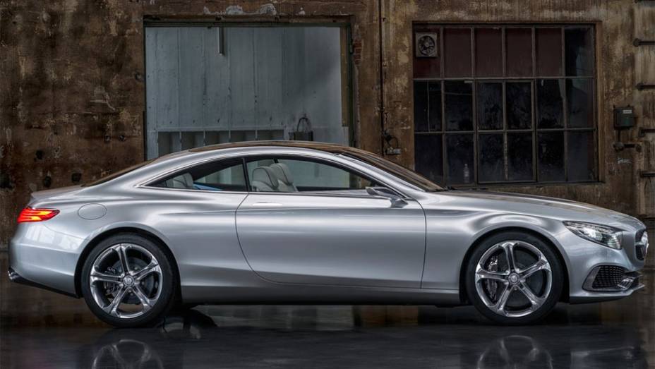 A motorização do Classe S Coupé inclui o V8 do S63 AMG de 455 cv | <a href="https://gutenberg.quatrorodas.abril.com.br/saloes/frankfurt/2013/mercedes-benz-classe-s-coupe-753066.shtml" rel="migration">Leia mais</a>