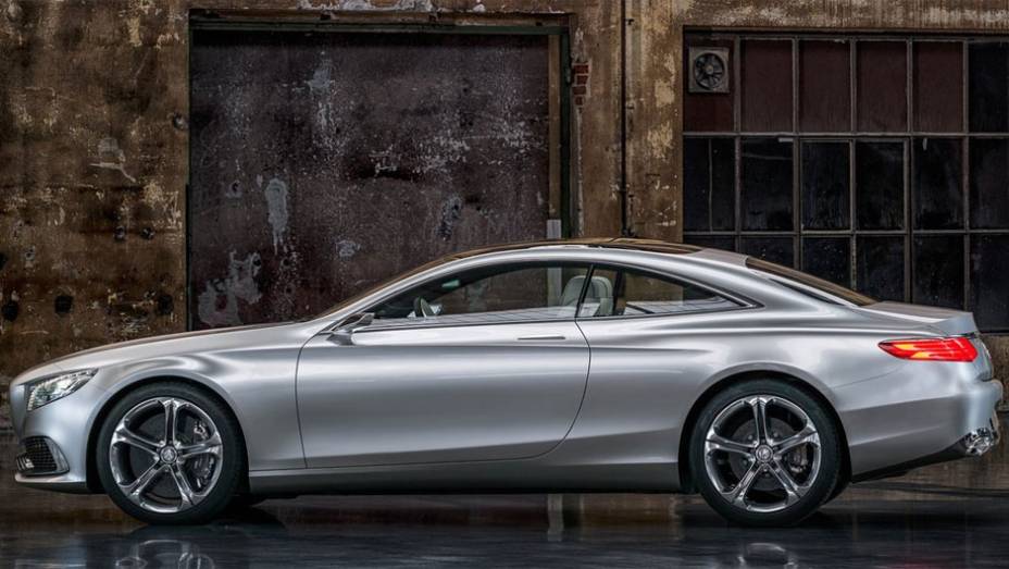 O modelo de produção será exibido em janeiro de 2014, durante o Salão de Detroit | <a href="https://gutenberg.quatrorodas.abril.com.br/saloes/frankfurt/2013/mercedes-benz-classe-s-coupe-753066.shtml" rel="migration">Leia mais</a>