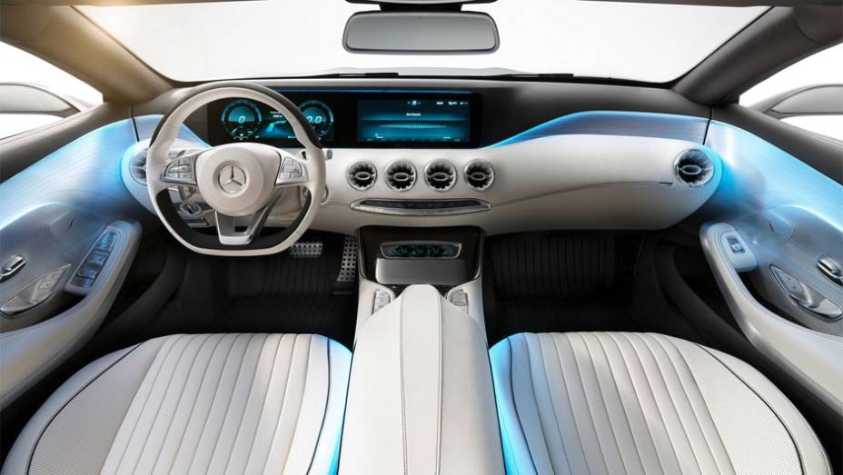 Detalhe do interior do Classe S Coupé | <a href="https://gutenberg.quatrorodas.abril.com.br/saloes/frankfurt/2013/mercedes-benz-classe-s-coupe-753066.shtml" rel="migration">Leia mais</a>