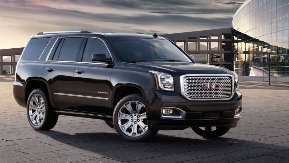 O outro SUV é o Yukon Denali, mais longo | <a href="https://gutenberg.quatrorodas.abril.com.br/noticias/saloes/los-angeles-2013/eua-gm-lanca-linha-2015-suvs-753784.shtml" rel="migration">Leia mais</a> | <a href="https://gutenberg.quatrorodas.abril.com.br/galerias/saloes/los-angeles-2013/tahoe" rel="migration"></a>