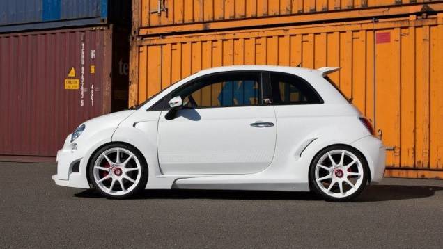 ...rodas de liga-leve de 18 polegadas, além de um notável aerofólio traseiro | <a href="https://gutenberg.quatrorodas.abril.com.br/noticias/fabricantes/zender-revela-abarth-500-corsa-stradale-754764.shtml" rel="migration">Leia mais</a> ...rodas de liga-leve de 18 polegadas, além de um notável aerofólio traseiro | <a href="https://gutenberg.quatrorodas.abril.com.br/noticias/fabricantes/zender-revela-abarth-500-corsa-stradale-754764.shtml" rel="migration">Leia mais</a>