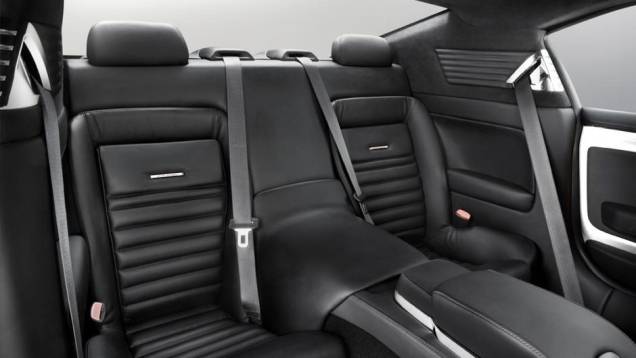 O preço inicial do Equus Bass 770 é de US$ 250 mil | <a href="https://gutenberg.quatrorodas.abril.com.br/noticias/fabricantes/equus-bass-770-revelado-755252.shtml" rel="migration">Leia mais</a> O preço inicial do Equus Bass 770 é de US$ 250 mil | <a href="https://gutenberg.quatrorodas.abril.com.br/noticias/fabricantes/equus-bass-770-revelado-755252.shtml" rel="migration">Leia mais</a>