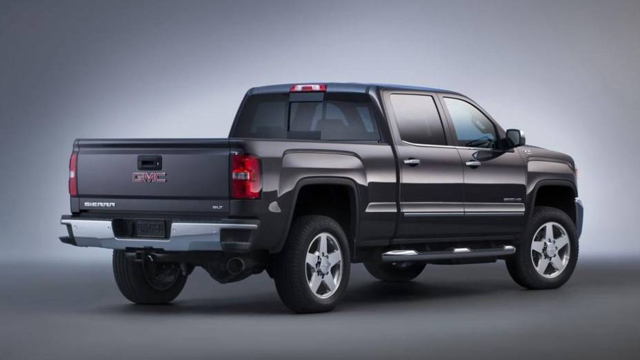 Em termos de capacidade de carga, os modelos podem suportar até 3.345 kg | <a href="https://gutenberg.quatrorodas.abril.com.br/noticias/fabricantes/gm-revela-novas-chevrolet-silverado-hd-gmc-sierra-hd-755241.shtml" rel="migration">Leia mais</a>