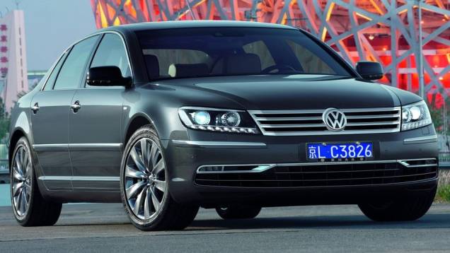 2º - VW Phaeton - US$ 38.252 por unidade | <a href="https://gutenberg.quatrorodas.abril.com.br/noticias/mercado/estudo-vw-tem-prejuizo-us-6-27-milhoes-cada-bugatti-veyron-755638.shtml" rel="migration">Leia mais</a> 2º - VW Phaeton - US$ 38.252 por unidade | <a href="https://gutenberg.quatrorodas.abril.com.br/noticias/mercado/estudo-vw-tem-prejuizo-us-6-27-milhoes-cada-bugatti-veyron-755638.shtml" rel="migration">Leia mais</a>