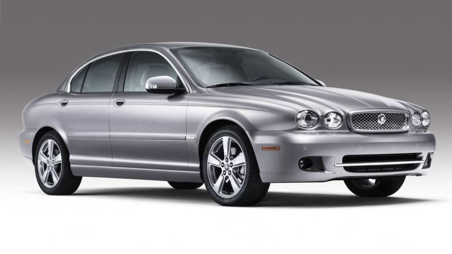 6º - Jaguar X-Type - US$ 6.376 por unidade | <a href="https://gutenberg.quatrorodas.abril.com.br/noticias/mercado/estudo-vw-tem-prejuizo-us-6-27-milhoes-cada-bugatti-veyron-755638.shtml" rel="migration">Leia mais</a>