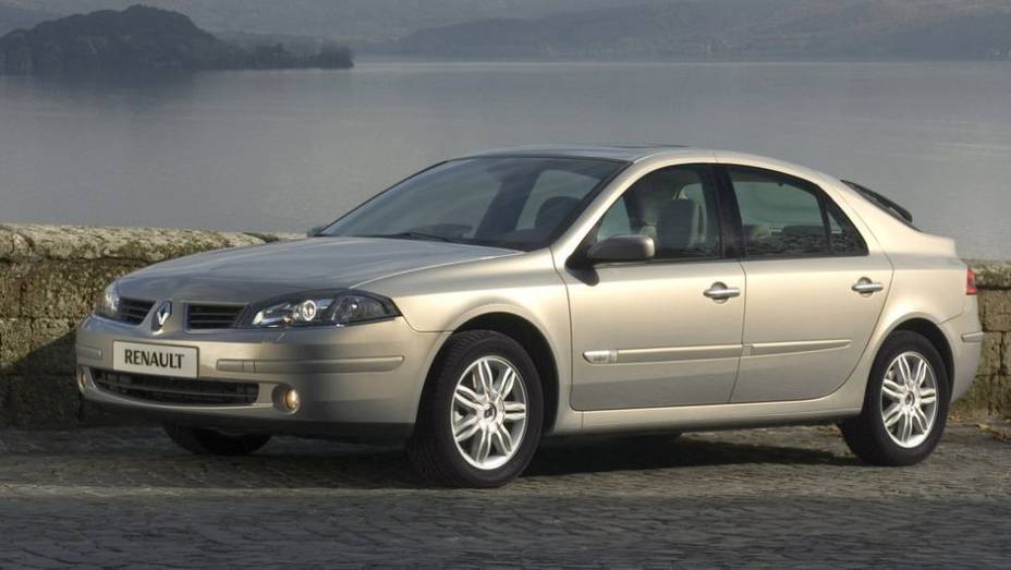 8º - Renault Laguna - US$ 4.826 por unidade | <a href="https://gutenberg.quatrorodas.abril.com.br/noticias/mercado/estudo-vw-tem-prejuizo-us-6-27-milhoes-cada-bugatti-veyron-755638.shtml" rel="migration">Leia mais</a>