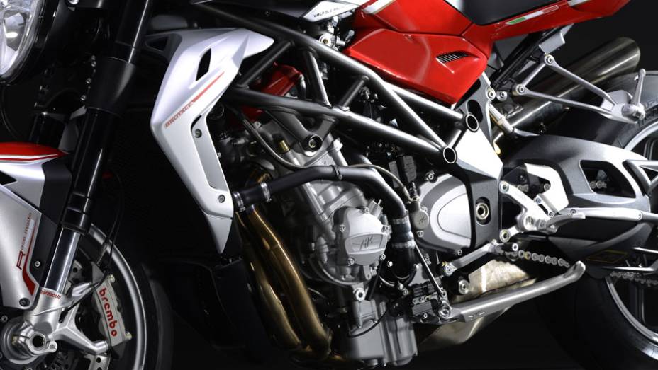 Torque máximo de 10.2 mkgf a 10.100 rpm | <a href="https://gutenberg.quatrorodas.abril.com.br/moto/noticias/mv-agusta-confirma-cinco-lancamentos-brasil-756002.shtml" rel="migration">Leia mais</a>