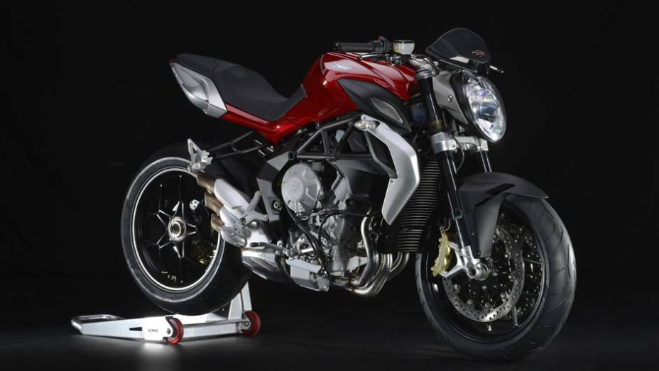 Torque máximo: 8.25 mkgf a 8.600 rpm | <a href="https://gutenberg.quatrorodas.abril.com.br/moto/noticias/mv-agusta-brutale-800-2014-chega-r-47-000-784936.shtml" rel="migration">Leia mais</a>