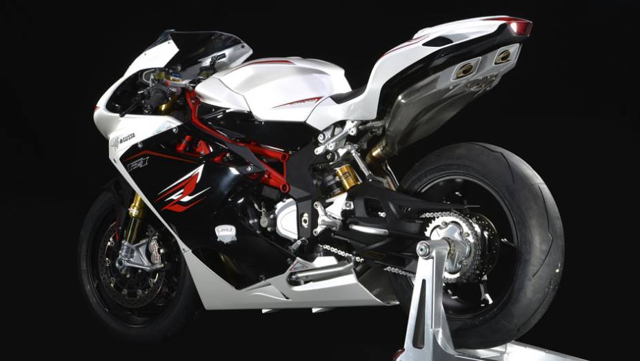 Potência máxima de 201 cv a 13.600 rpm | <a href="https://gutenberg.quatrorodas.abril.com.br/moto/noticias/mv-agusta-confirma-cinco-lancamentos-brasil-756002.shtml" rel="migration">Leia mais</a>