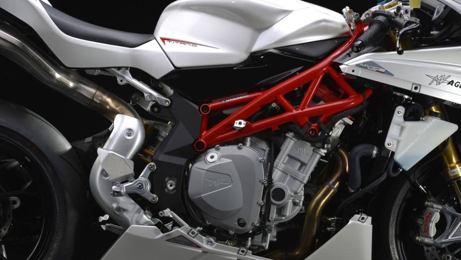 Sistema eletrônico ELDOR com quatro mapas de injeção | <a href="https://gutenberg.quatrorodas.abril.com.br/moto/noticias/mv-agusta-confirma-cinco-lancamentos-brasil-756002.shtml" rel="migration">Leia mais</a>