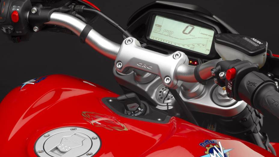 Detalhe do painel | <a href="https://gutenberg.quatrorodas.abril.com.br/moto/noticias/mv-agusta-confirma-cinco-lancamentos-brasil-756002.shtml" rel="migration">Leia mais</a>