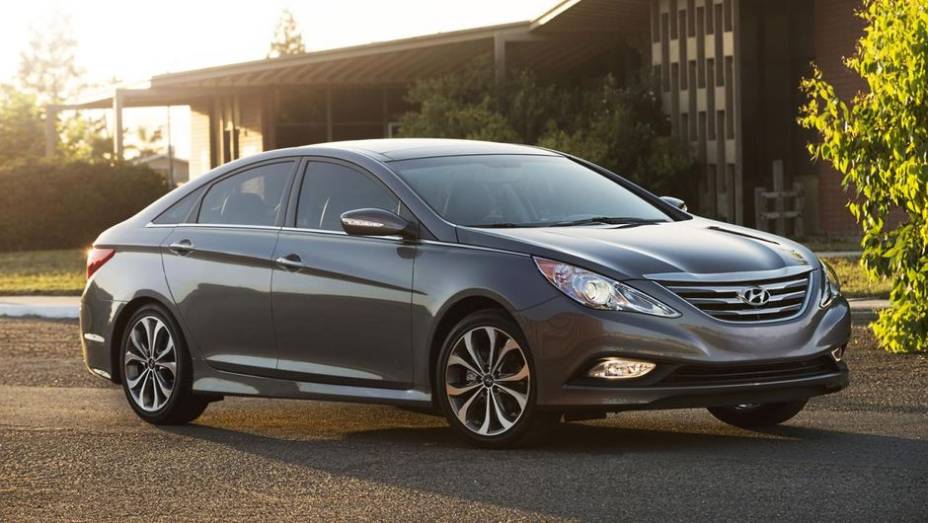 A atual geração do Hyundai Sonata chegou ao seu último ano de produção, com o lançamento do modelo 2014 do sedã nos Estados Unidos | <a href="https://gutenberg.quatrorodas.abril.com.br/noticias/fabricantes/hyundai-mostra-ultimo-facelift-atual-sonata-756422.shtml" rel="migration">Le</a>