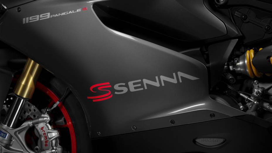 Ducati 1199 Panigale S Senna é exclusiva para o mercado brasileiro | <a href="https://gutenberg.quatrorodas.abril.com.br/moto/noticias/ducati-revela-1199-panigale-s-senna-salao-duas-rodas-756467.shtml" rel="migration">Leia mais</a>